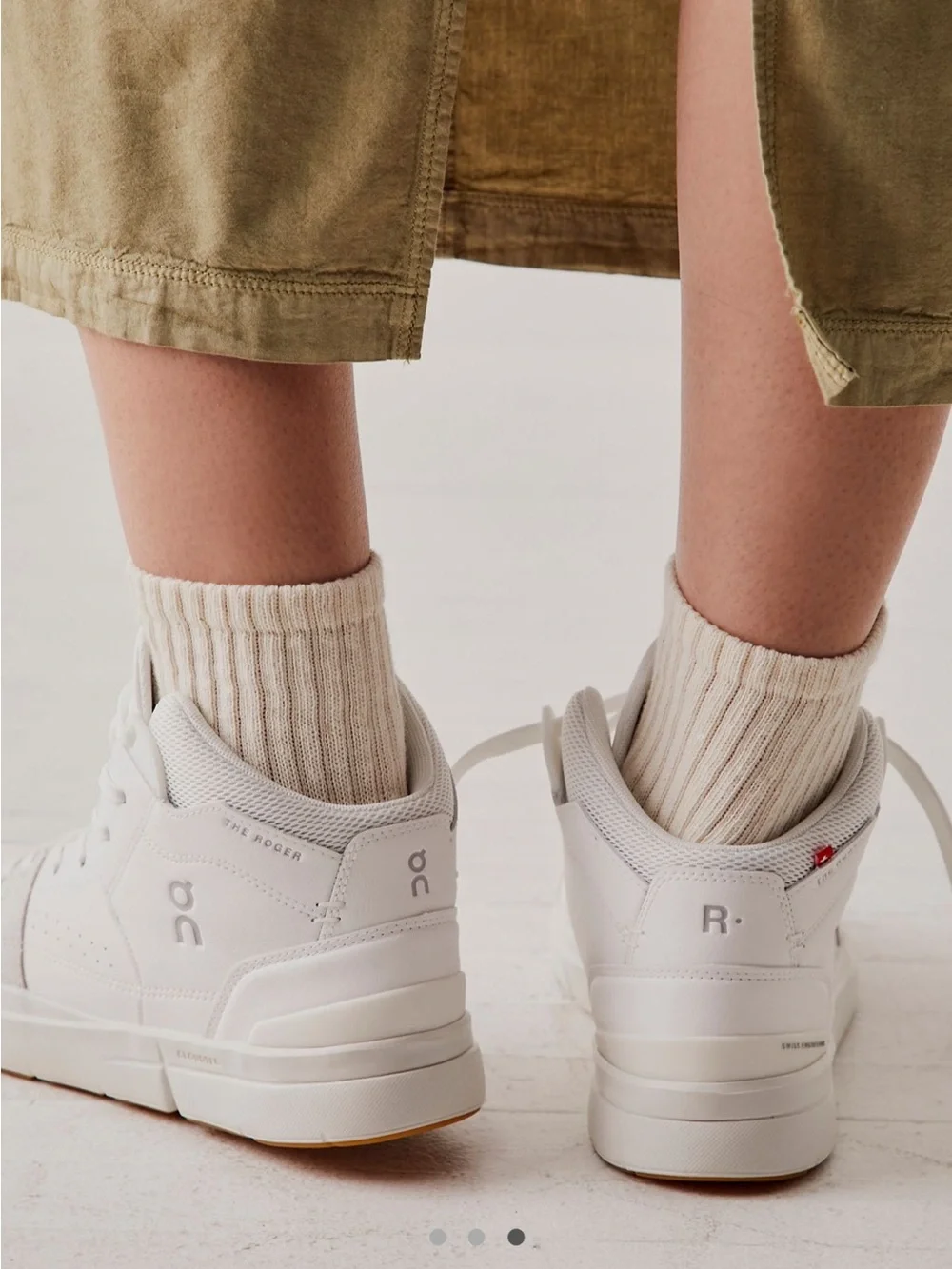 On Running Women’s River Clubhouse Mid Sneakers in White - Picture 3 of 7